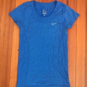 Nike athletic shirt⭐️
